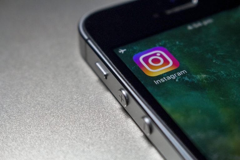 Cách làm hiệu ứng chữ chạy trên Story Instagram